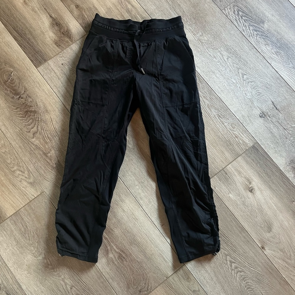 Lululemon joggers (cropped) super sure. New condition. Only worn a few times.